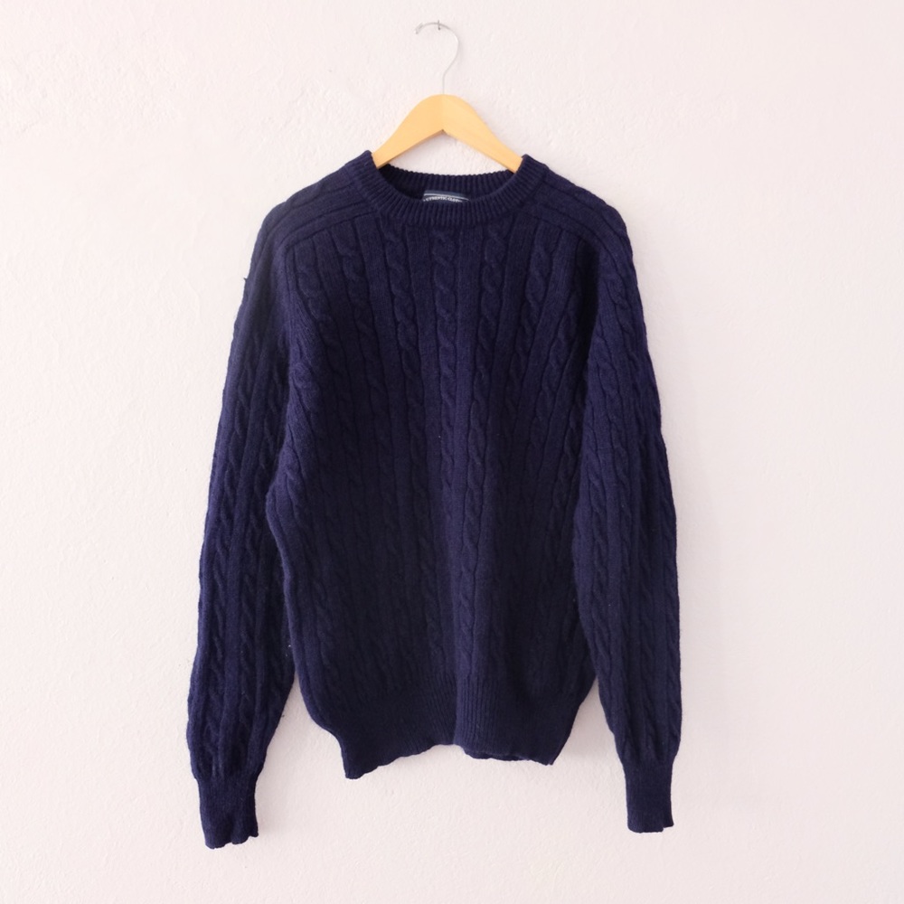 “ Cropped” Bowen & Wright blue cable knit wool sweater M